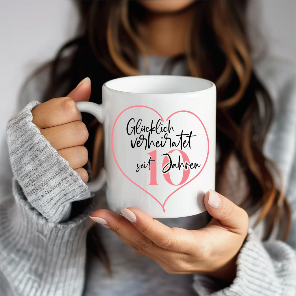 Tasse Glücklich verheiratet, Hochzeitstag Geschenk, Kaffeetasse Jahrestag Silberne Goldene Hochzeit, Personalisiert Name Datum
