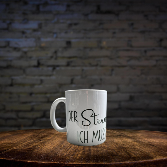 Keramiktasse Flamingo Der Strand ruft, Kaffeetasse, Tasse Geschenk, Sommer, Meer, Urlaubs Feeling