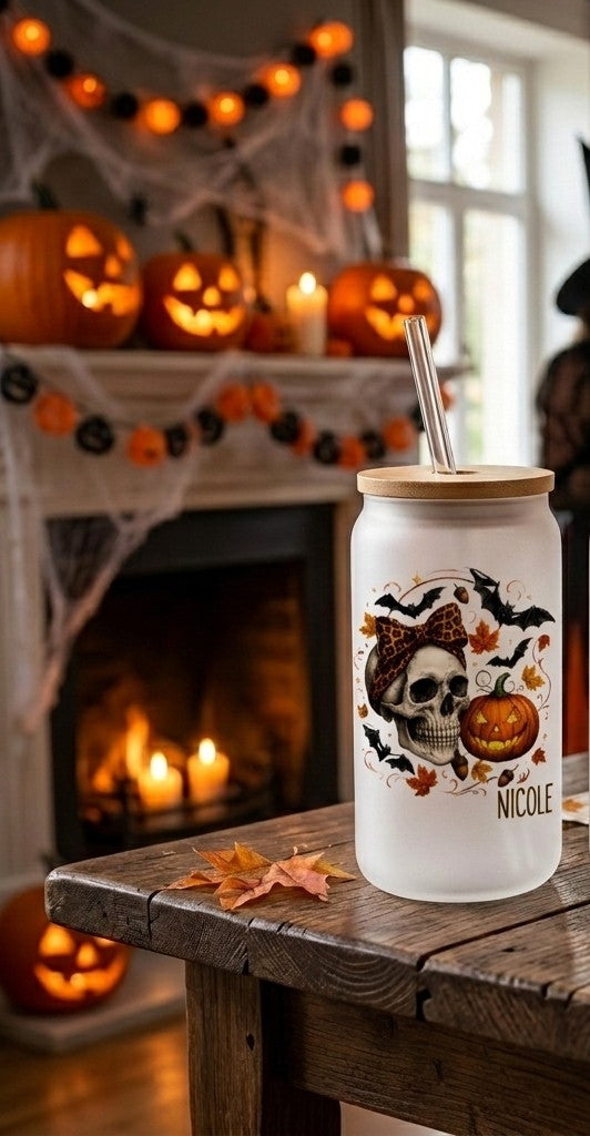 Halloween Glas personalisiert mit Name Bambusdeckel Strohhalm Totenkopf Trinkglas Eiskaffee Dose 520ml Geschenkidee Erwachsene Deko