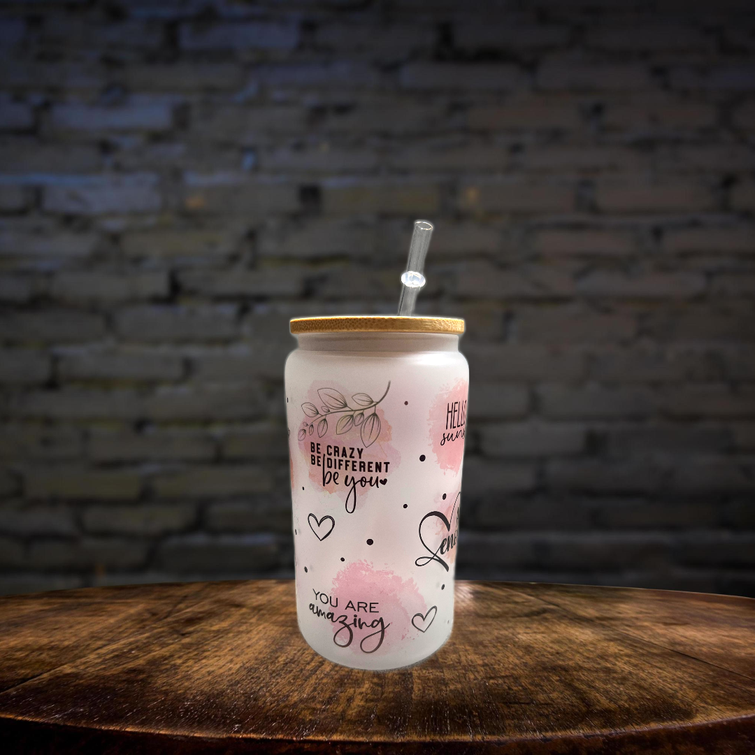 Personalisiertes Trinkglas mit Deckel und Strohhalm, individuell Eiskaffee Glas, Glas mit Name, Daily Reminder, Selbstliebe, Liebe, Cocktail, Geschenk für Mama, Sommer, Bambus